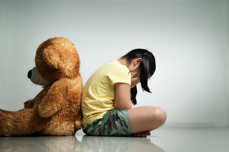 memarahi anak, dampak hukuman verbal, parenting positif, anak nurut karena takut, cara mendidik anak tanpa bentakan, hubungan orang tua dan anak, kepercayaan diri anak, pengasuhan penuh cinta